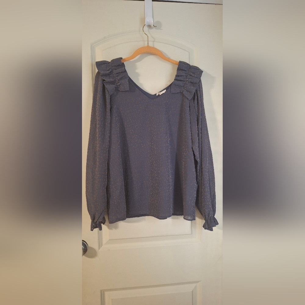 Entro Womens Long Sleeve V-Neck Ruffle Shoulder Blouse Top blue Size Medium